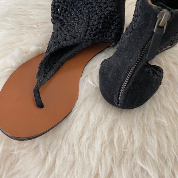 Woven sandals - Picture 2 of 3